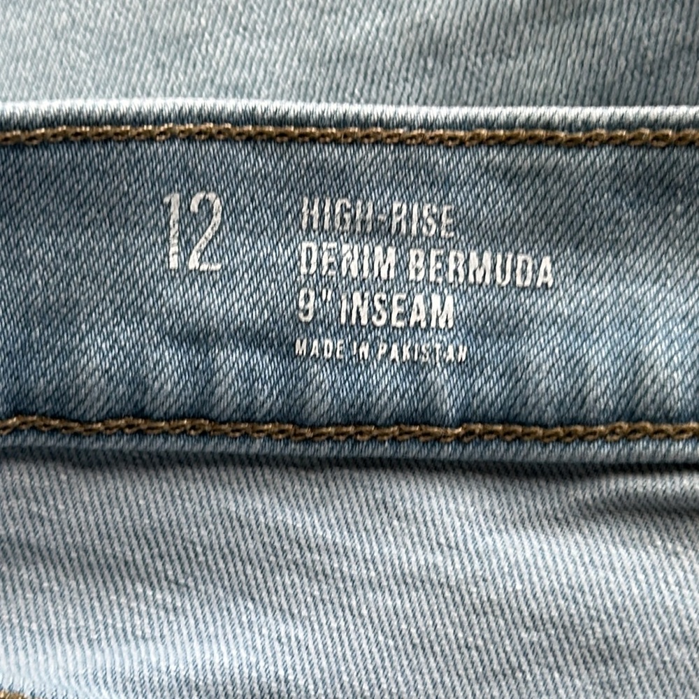Women’s a.n.a. High Rise Bermuda Jean Shorts Size 12 Light Blue - Picture 9 of 10